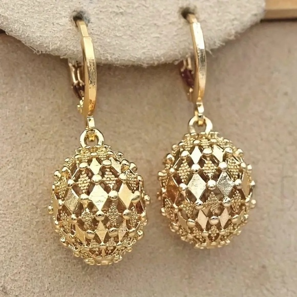 Pair of Glamorous Vintage Carved Hollow Sphere Dangle Earrings - Picture 2 of 4